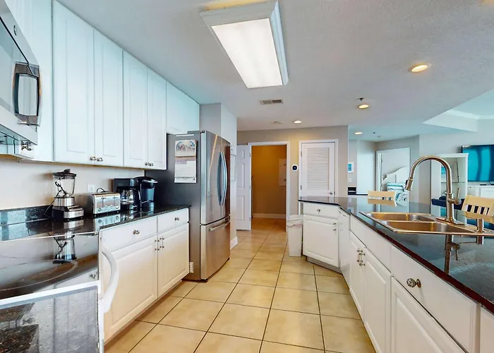 Beachfront Corner Penthouse With Amazing View Balcony & Shared Pools Hot Tubs Holiday home *