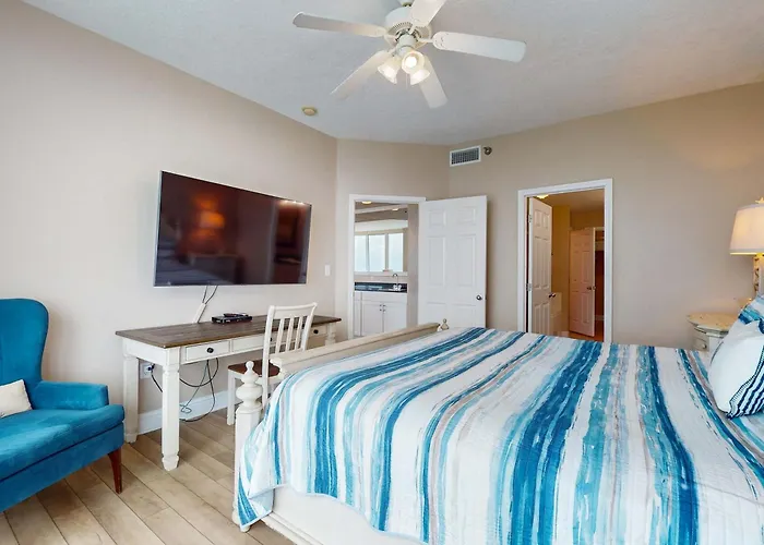 Holiday home Beachfront Corner Penthouse With Amazing View Balcony & Shared Pools Hot Tubs