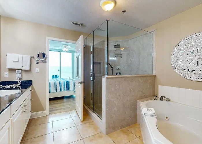 Beachfront Corner Penthouse With Amazing View Balcony & Shared Pools Hot Tubs Holiday home *