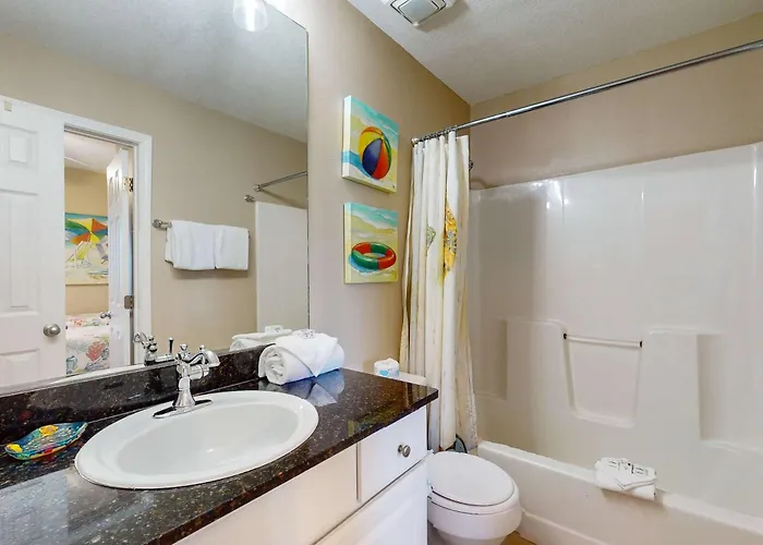 Beachfront Corner Penthouse With Amazing View Balcony & Shared Pools Hot Tubs Holiday home *
