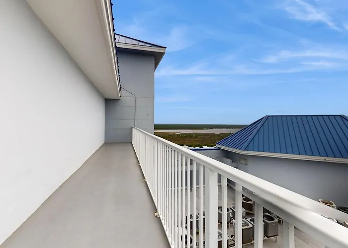 Holiday home Beachfront Corner Penthouse With Amazing View Balcony & Shared Pools Hot Tubs *
